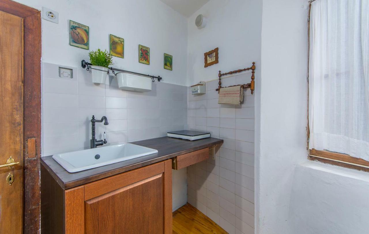 Apartment Kuharic Ґрожнян Екстер'єр фото