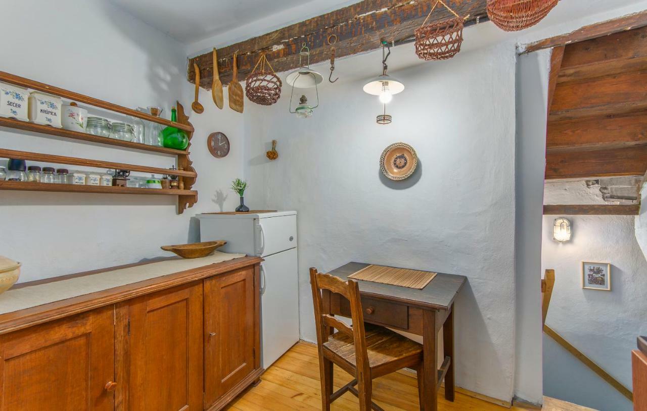 Apartment Kuharic Ґрожнян Екстер'єр фото