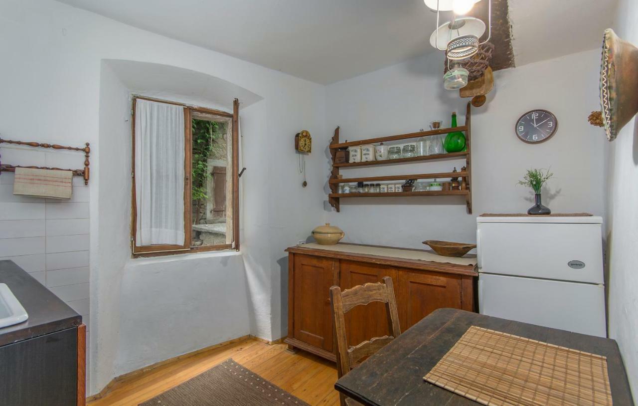 Apartment Kuharic Ґрожнян Екстер'єр фото