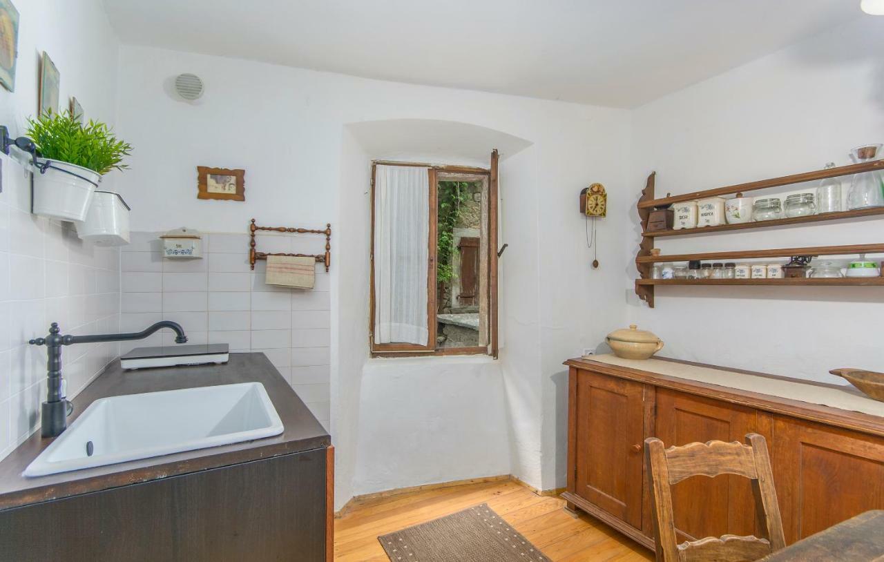 Apartment Kuharic Ґрожнян Екстер'єр фото