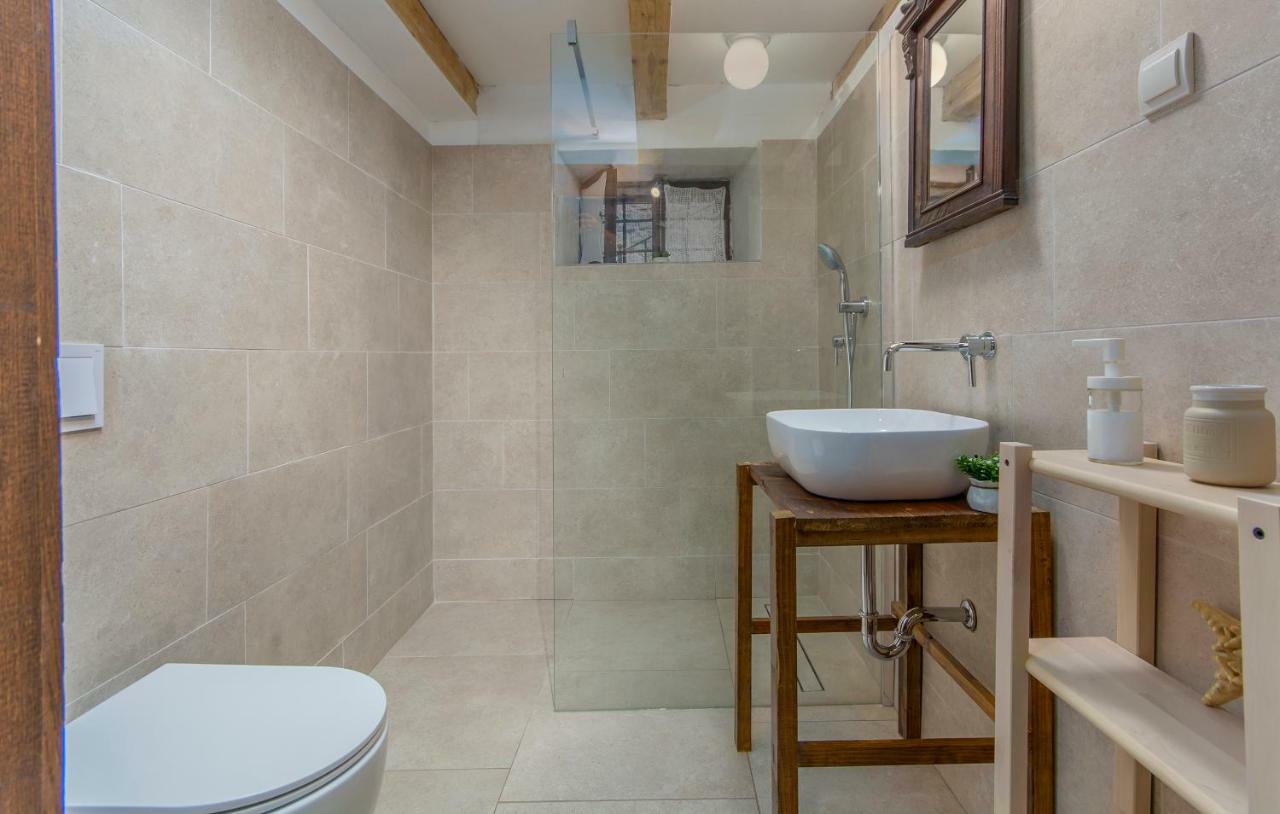 Apartment Kuharic Ґрожнян Екстер'єр фото